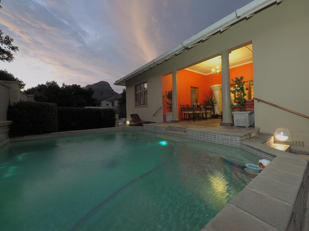 קייפטאון Redbourne Hilldrop Guesthouse B&B מראה חיצוני תמונה